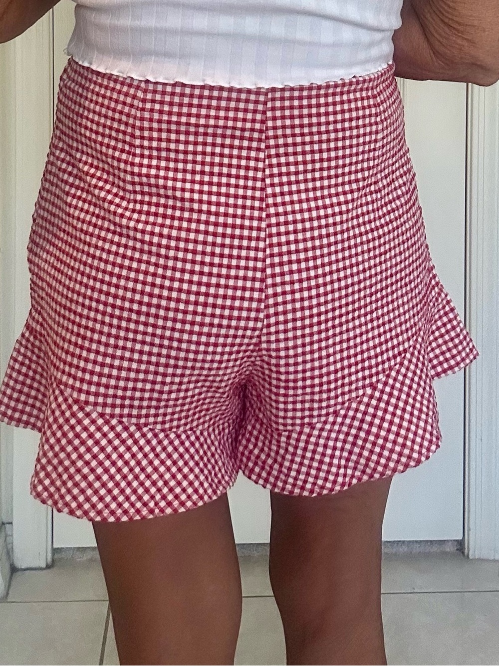 Zara Red Gingham Ruffle-Hem High-Waist Shorts Medium NWOT - Picture 4 of 8